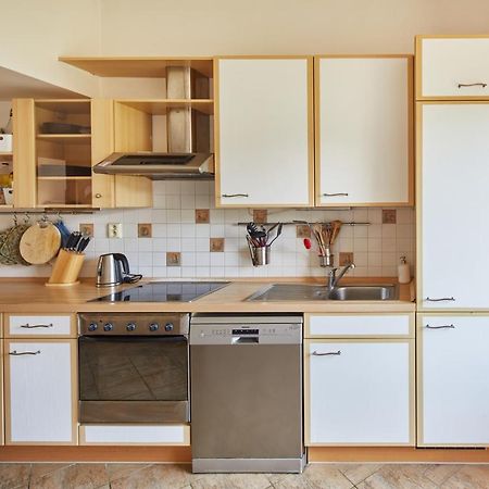 Apartamento Prague Days - Sunlit Attic Loft In Vinohrady Exterior foto
