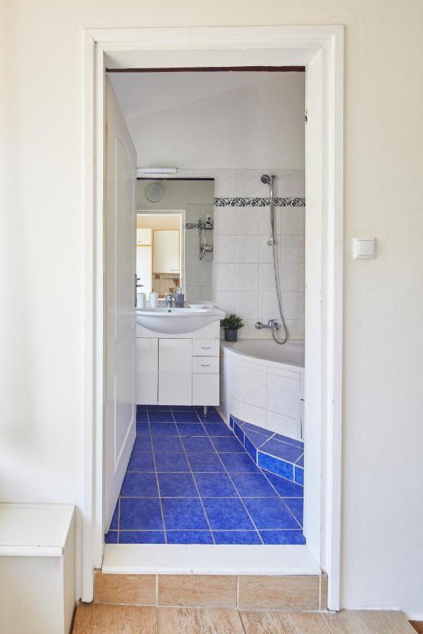 Apartamento Prague Days - Sunlit Attic Loft In Vinohrady Exterior foto